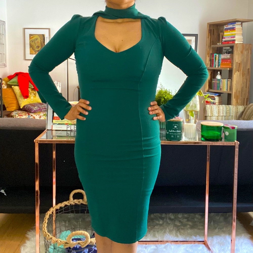 Fashion Nova - Emerald green long-sleeved bodycon dress with choker